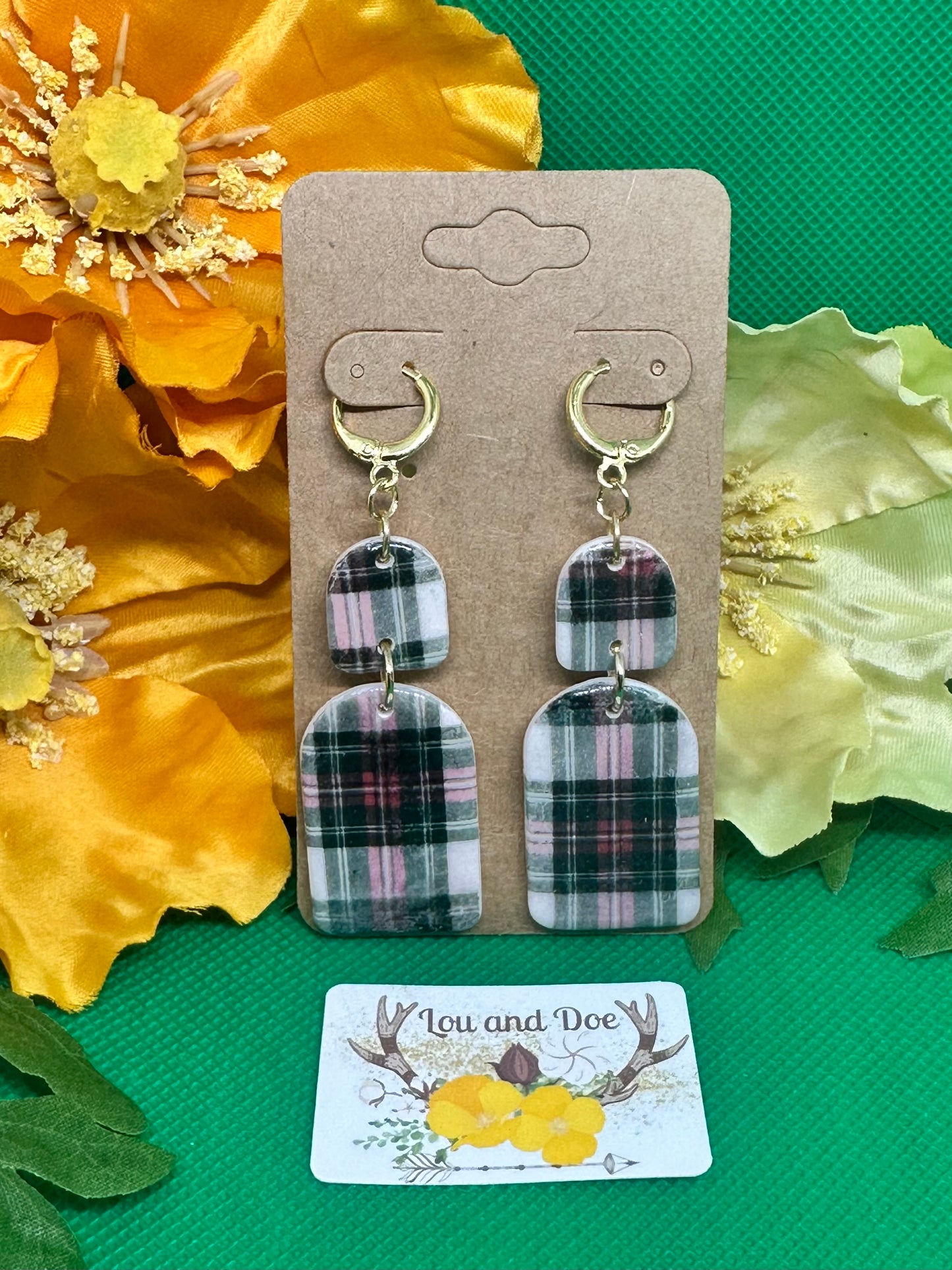 🧣Vintage plaid inspired dangle earrings on gold findings🧣
