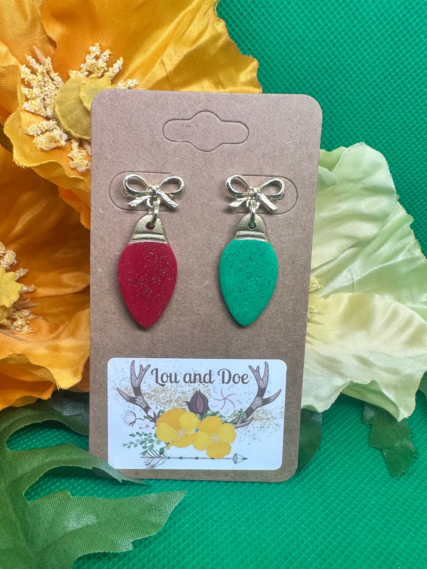 🤶🏼Red & Green Christmas light dangle earrings on gold bow findings🤶🏼