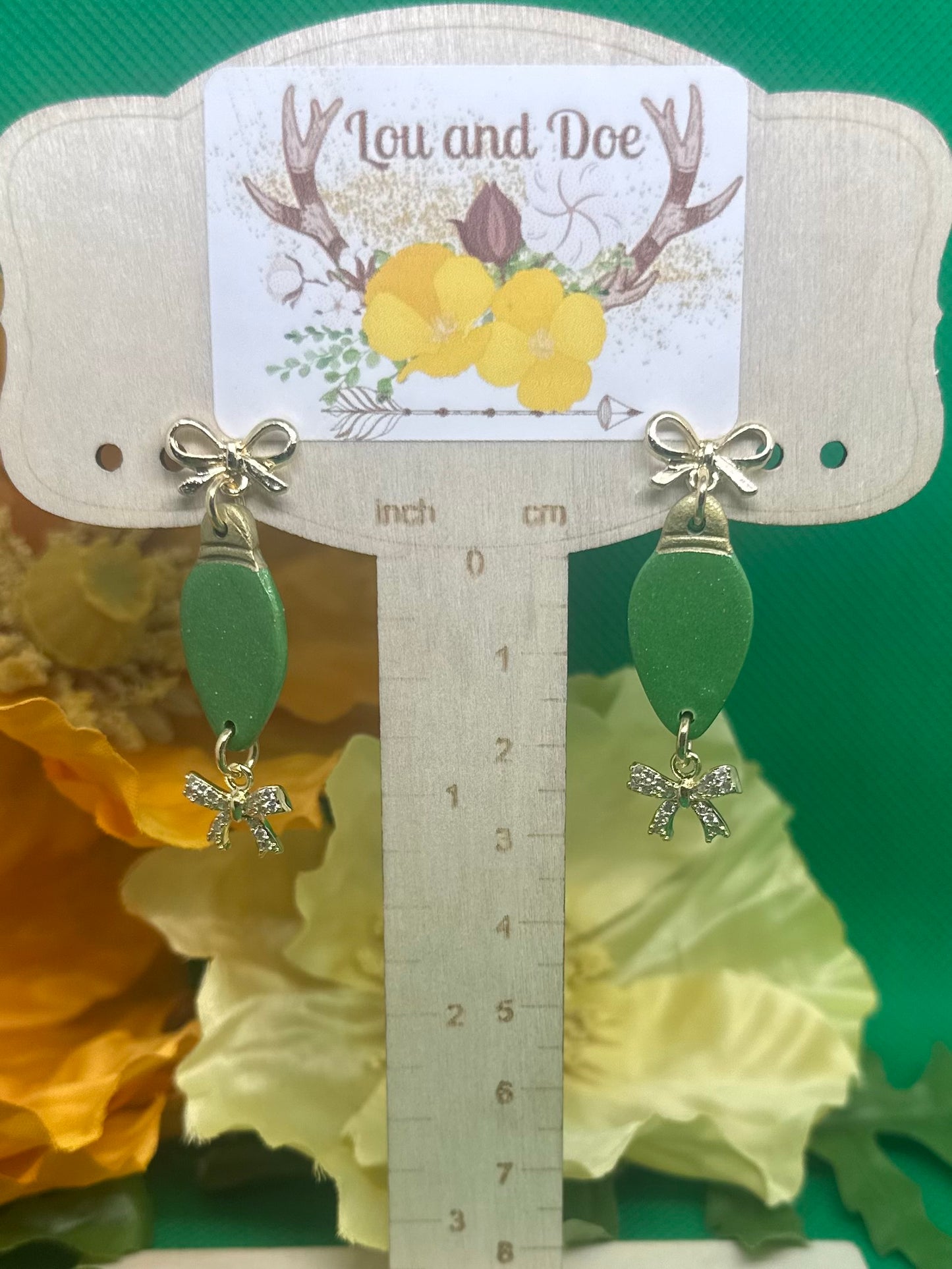 🎄Green Christmas light dangle earrings with bow charm on gold bow findings🎄
