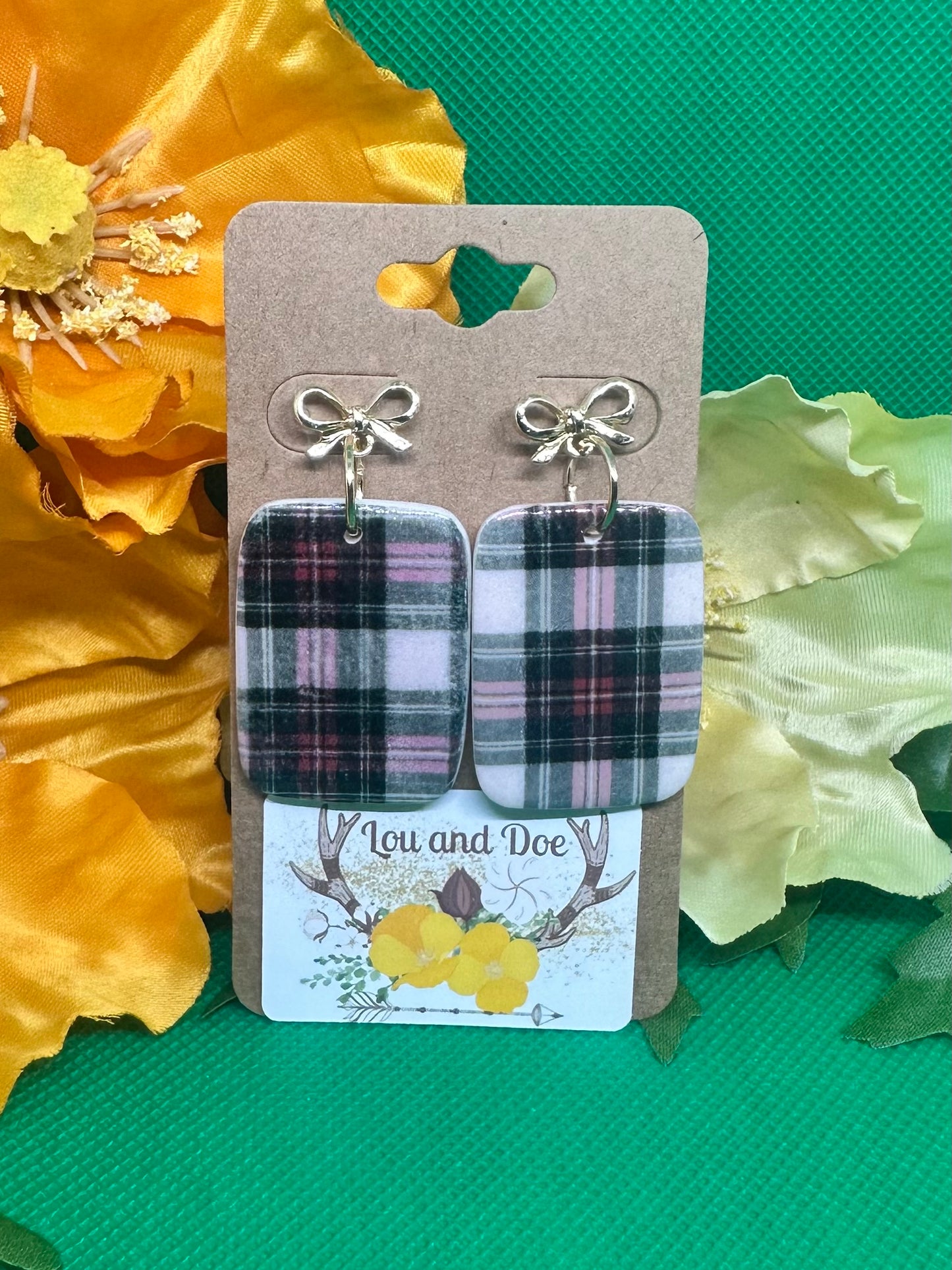 🧣Vintage plaid inspired dangle earrings on gold bow findings🧣