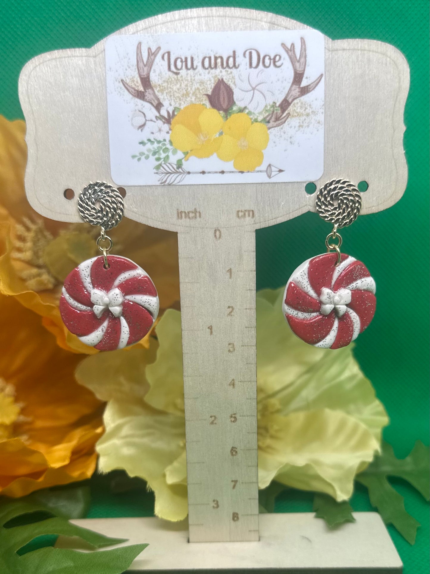 🎁Peppermint with bow dangle earrings on gold rope findings🎁