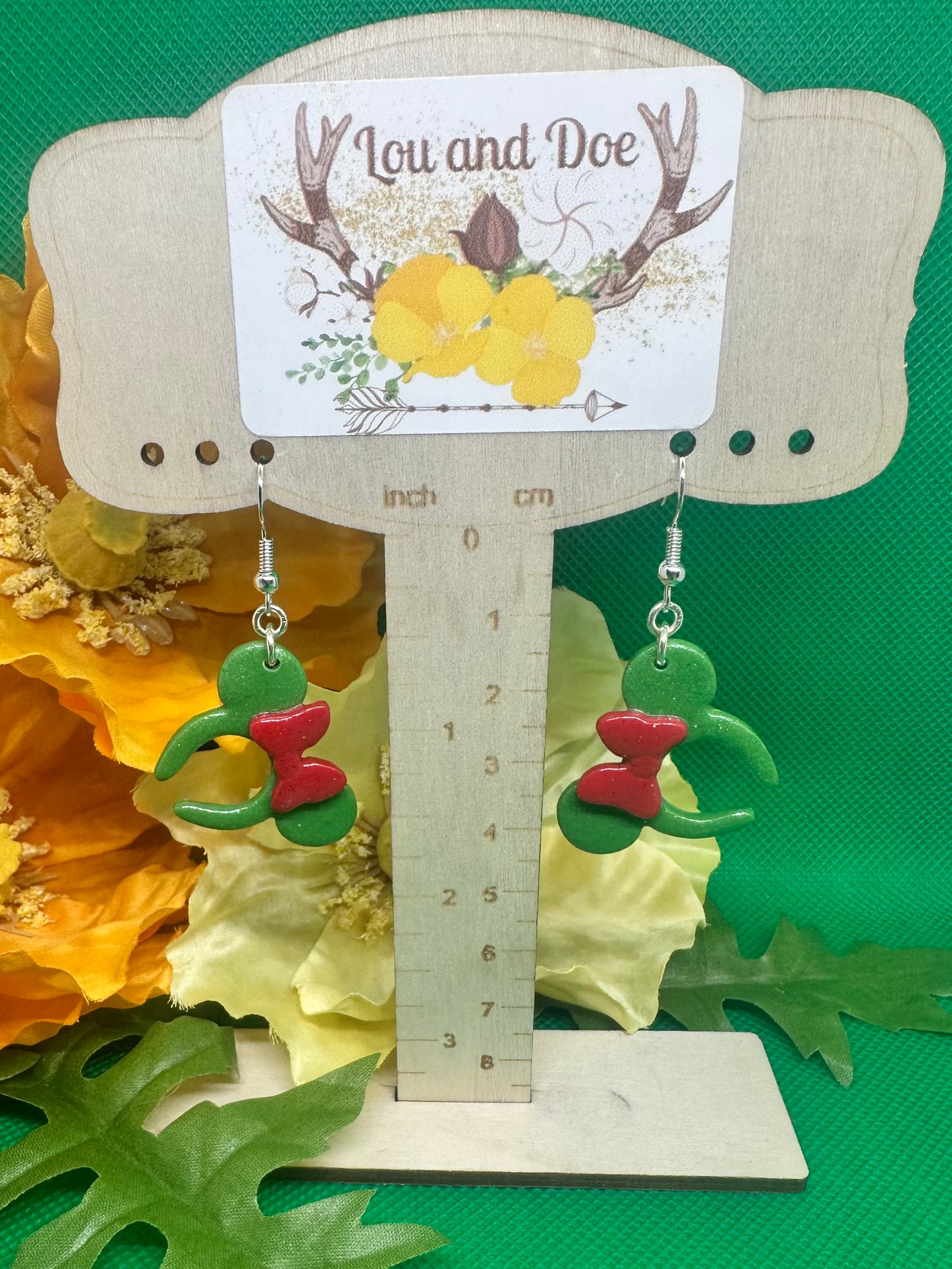 🐭green mouse ear holiday dangle earrings on silver shepherds hooks🐭