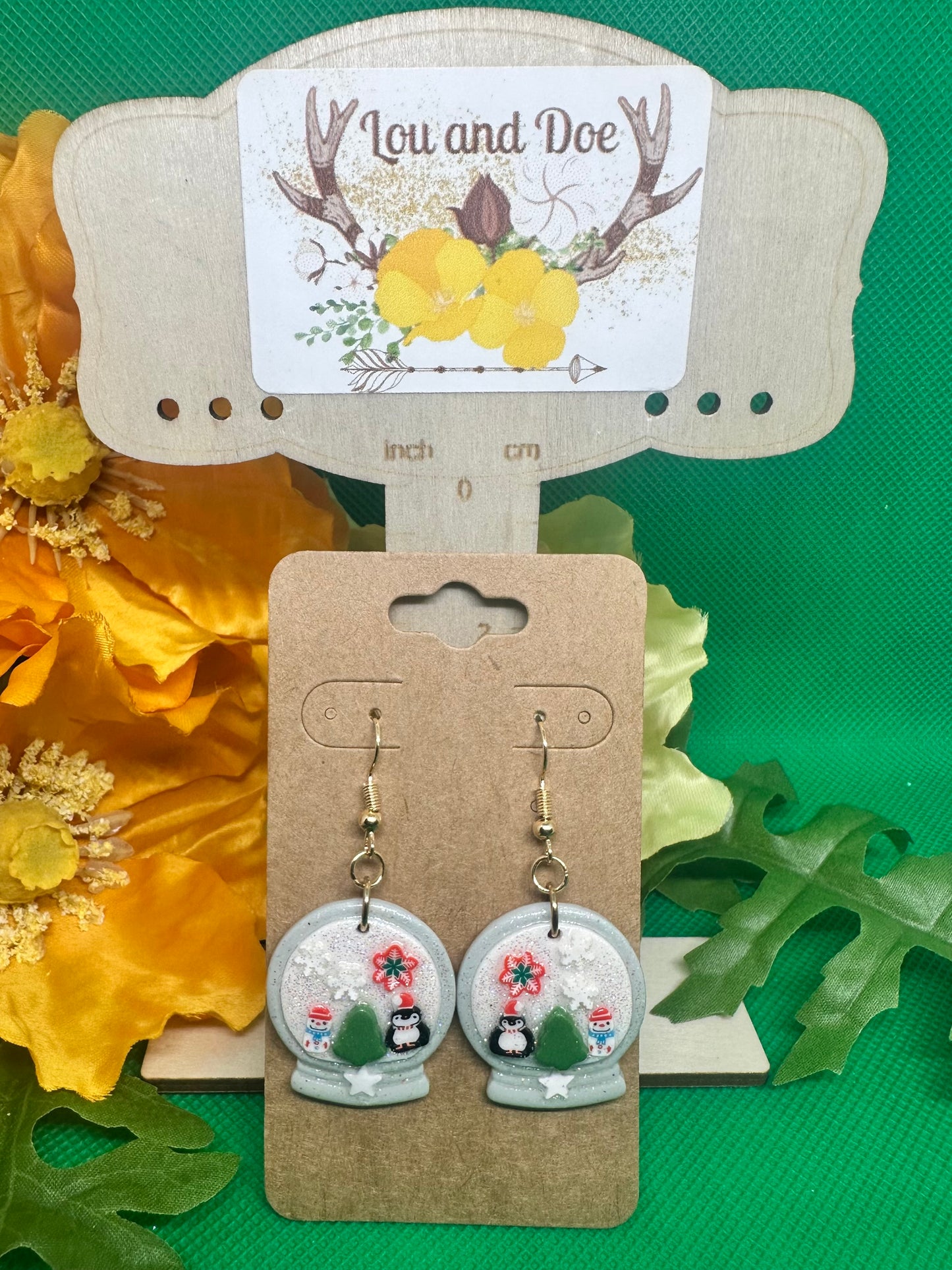 ❄️holiday snow globe dangle earrings on gold shepherds hooks❄️