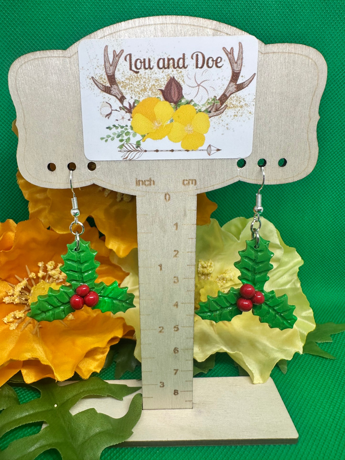 🎄Holly dangle earrings on silver shepherds hooks🎄