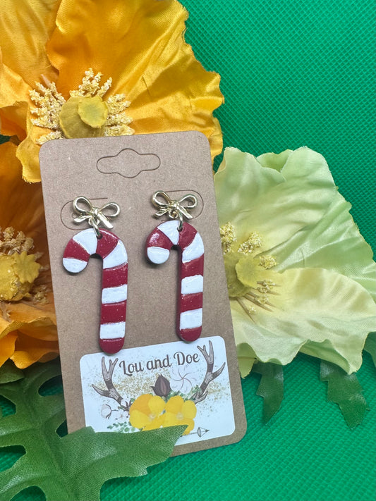 🔻Candy cane dangle earrings on gold bow findings 🔻