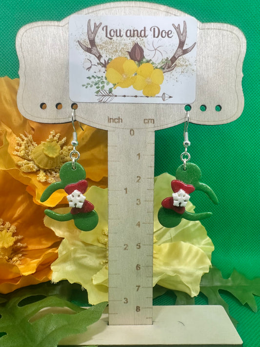 🐭Green with snowflake holiday dangle mouse ear earrings on silver Shepards hooks🐭