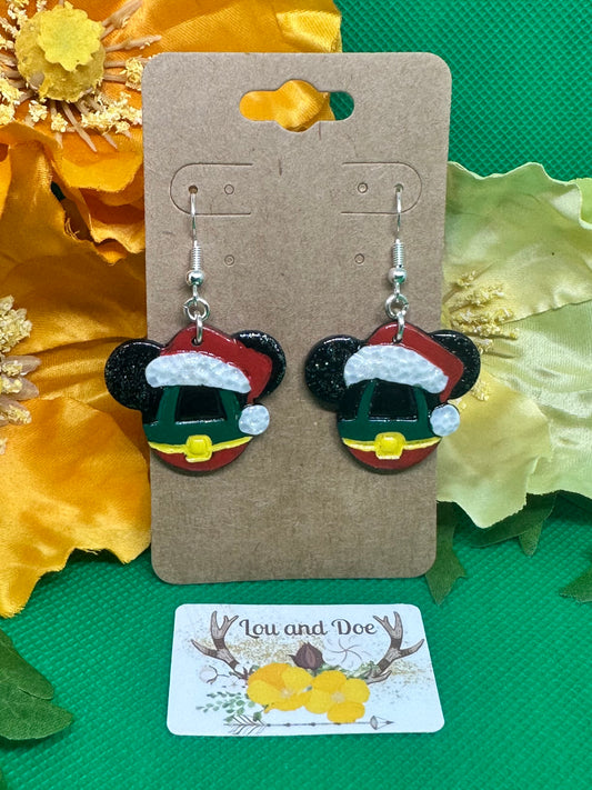 🐭Holiday mouse dangle earrings on shepherds hooks🐭