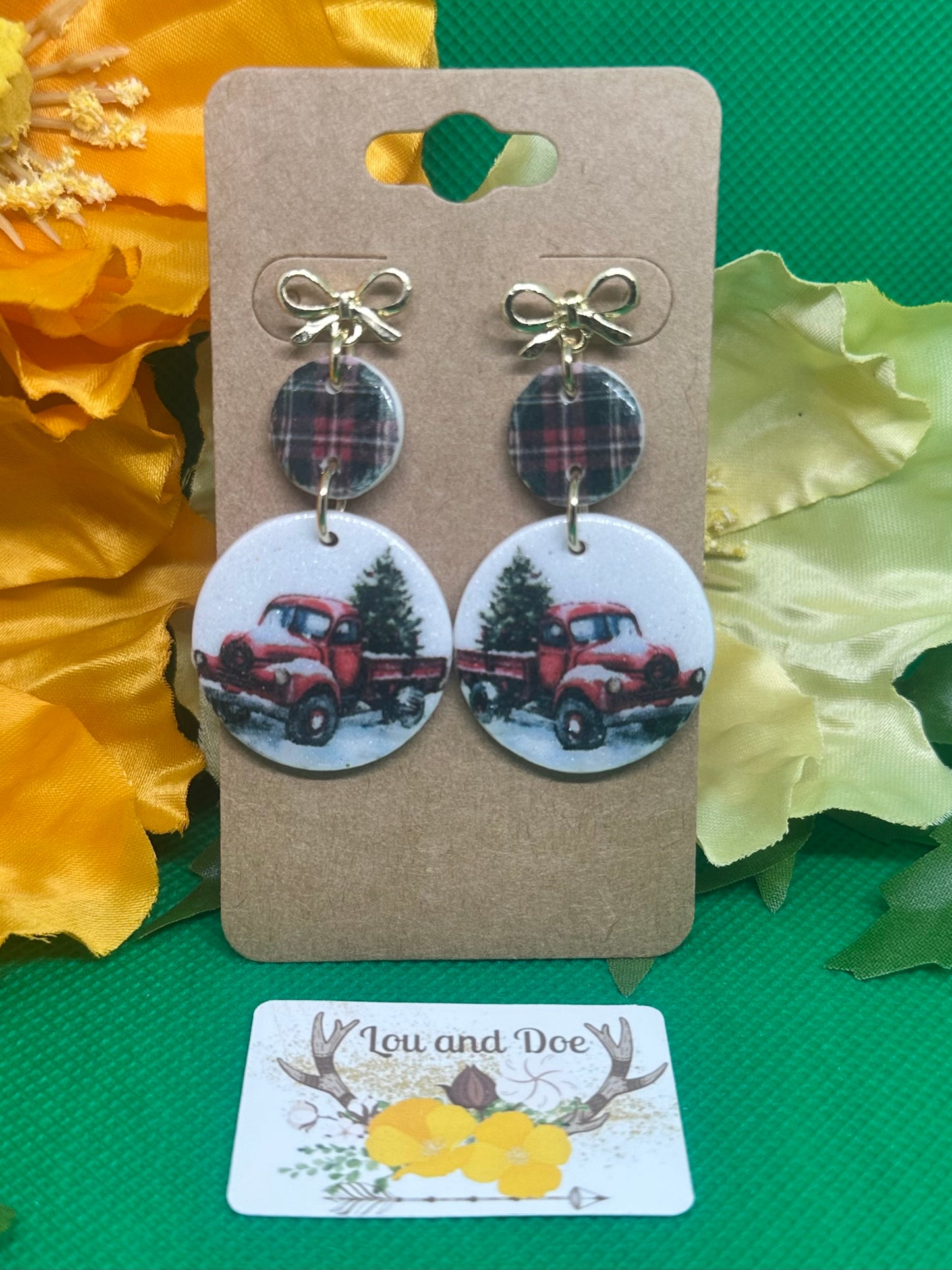 🌲Vintage holiday plaid and vintage truck dangle earrings on gold bow findings🌲