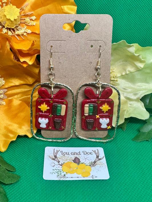 🎁Holiday bookshelf earrings inside a gold embellishment on gold shepherds hooks🎁