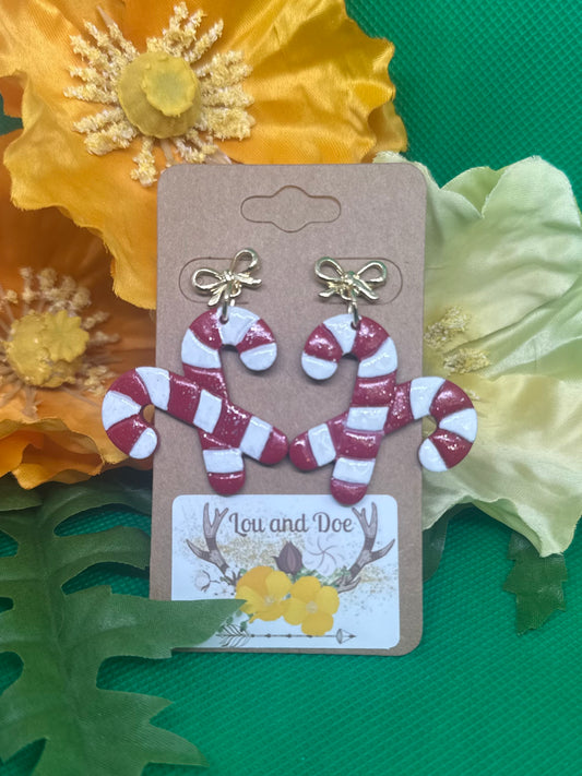 🔻Candy cane dangle earrings on gold bow findings🔻