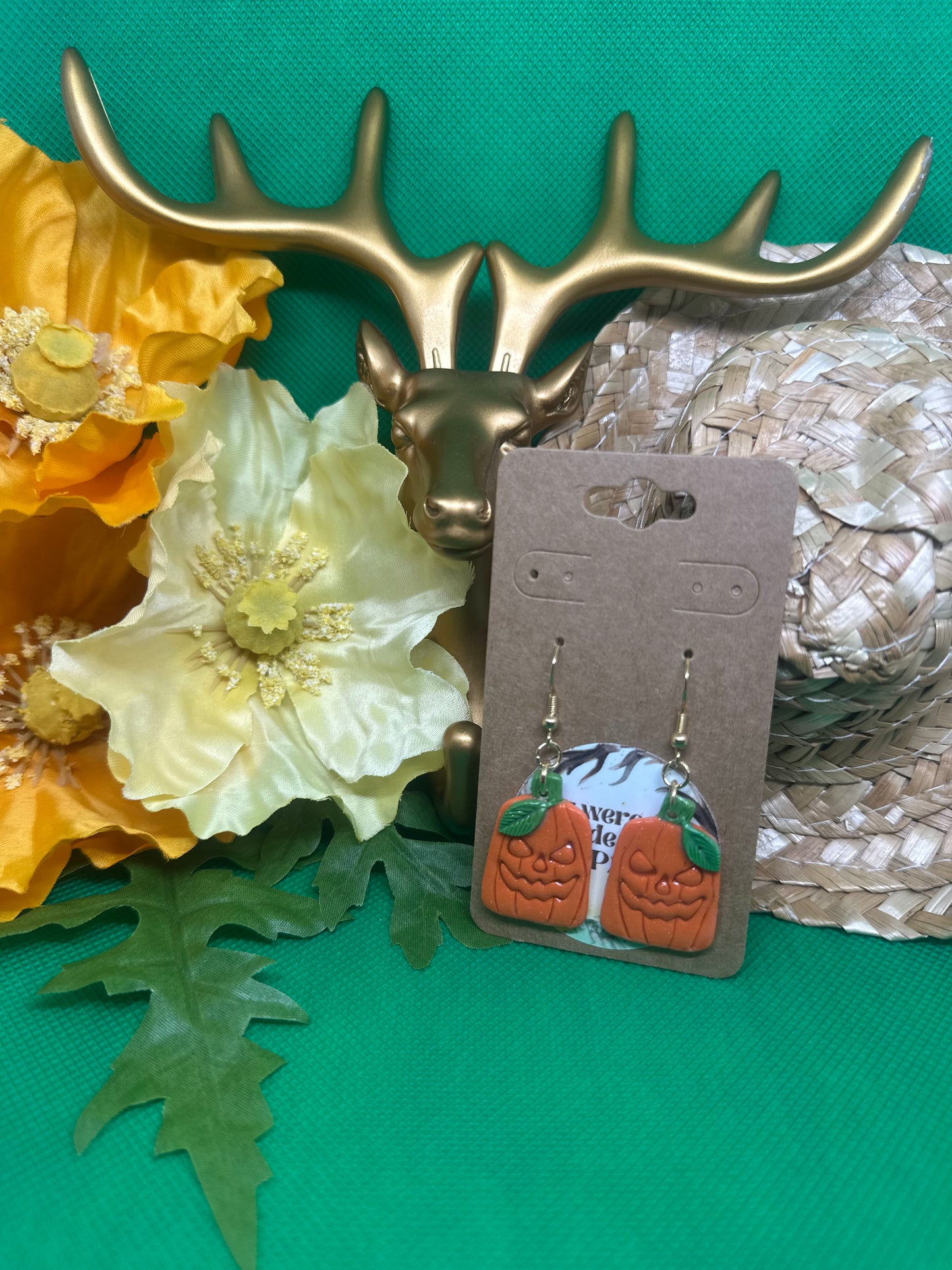 🎃jack-o’-lantern dangle earrings on gold shepherds hooks🎃