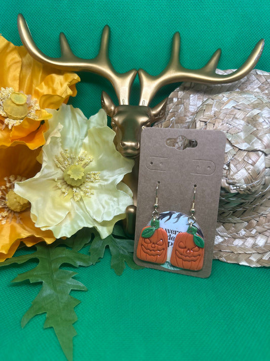 🎃jack-o’-lantern dangle earrings on gold shepherds hooks🎃
