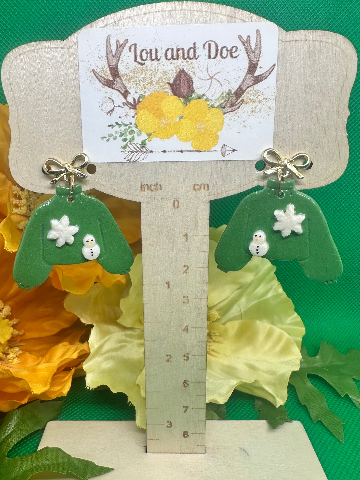 🧤green holiday sweater dangle earrings on gold bow findings🧤