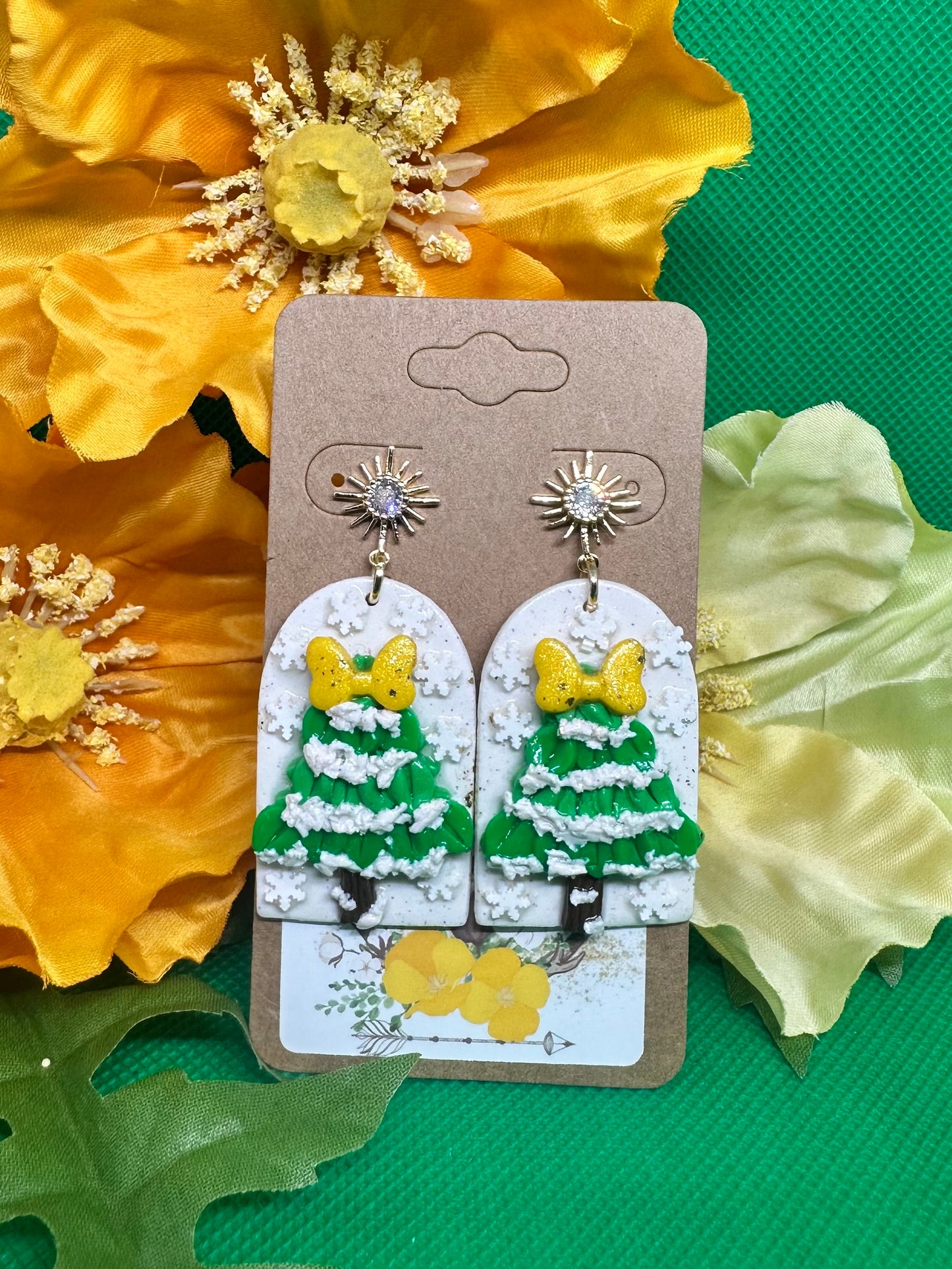 🌲holiday tree with bow and snow dangle earrings on gold findings 🌲