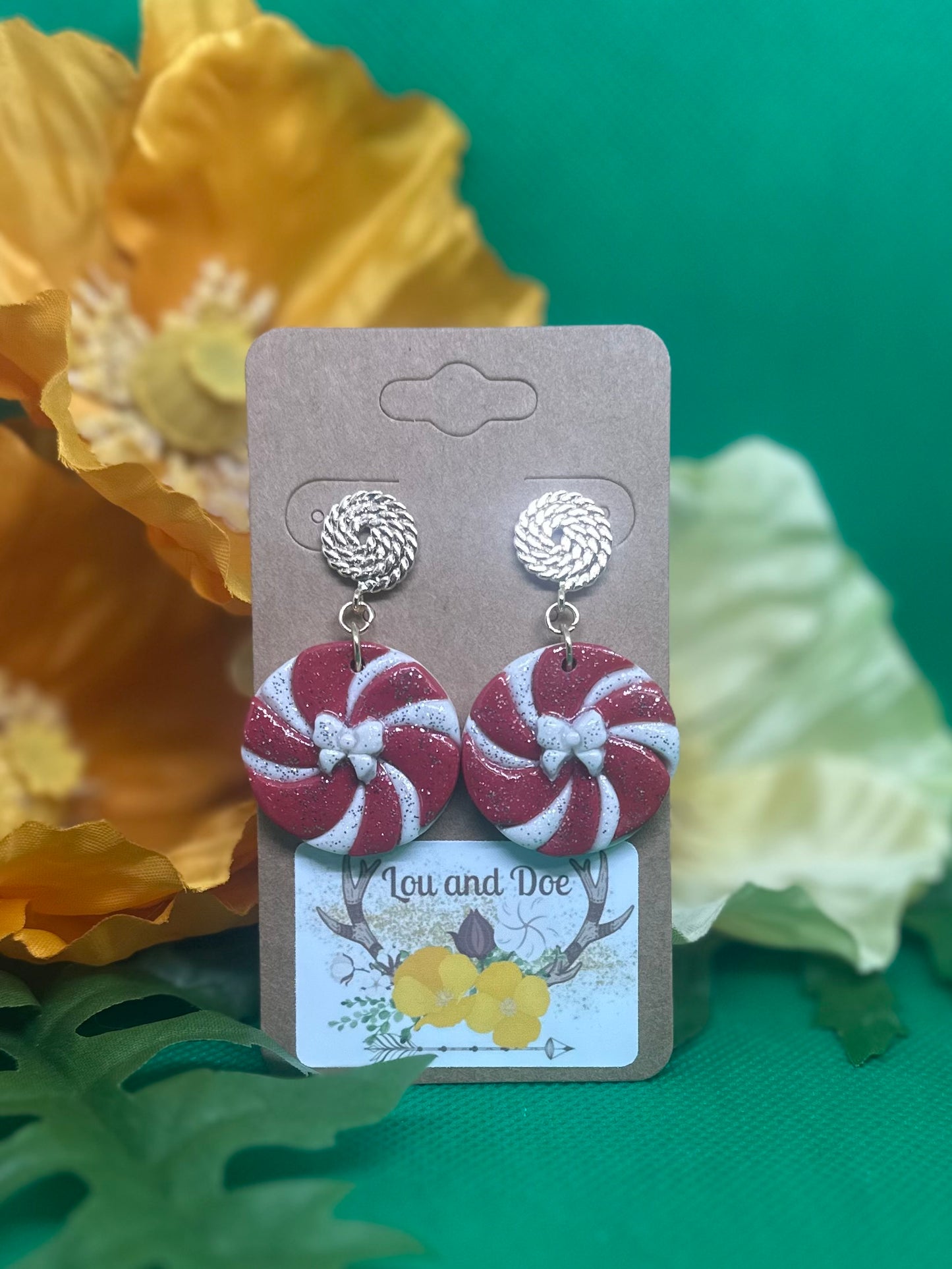 🎁Peppermint with bow dangle earrings on gold rope findings🎁