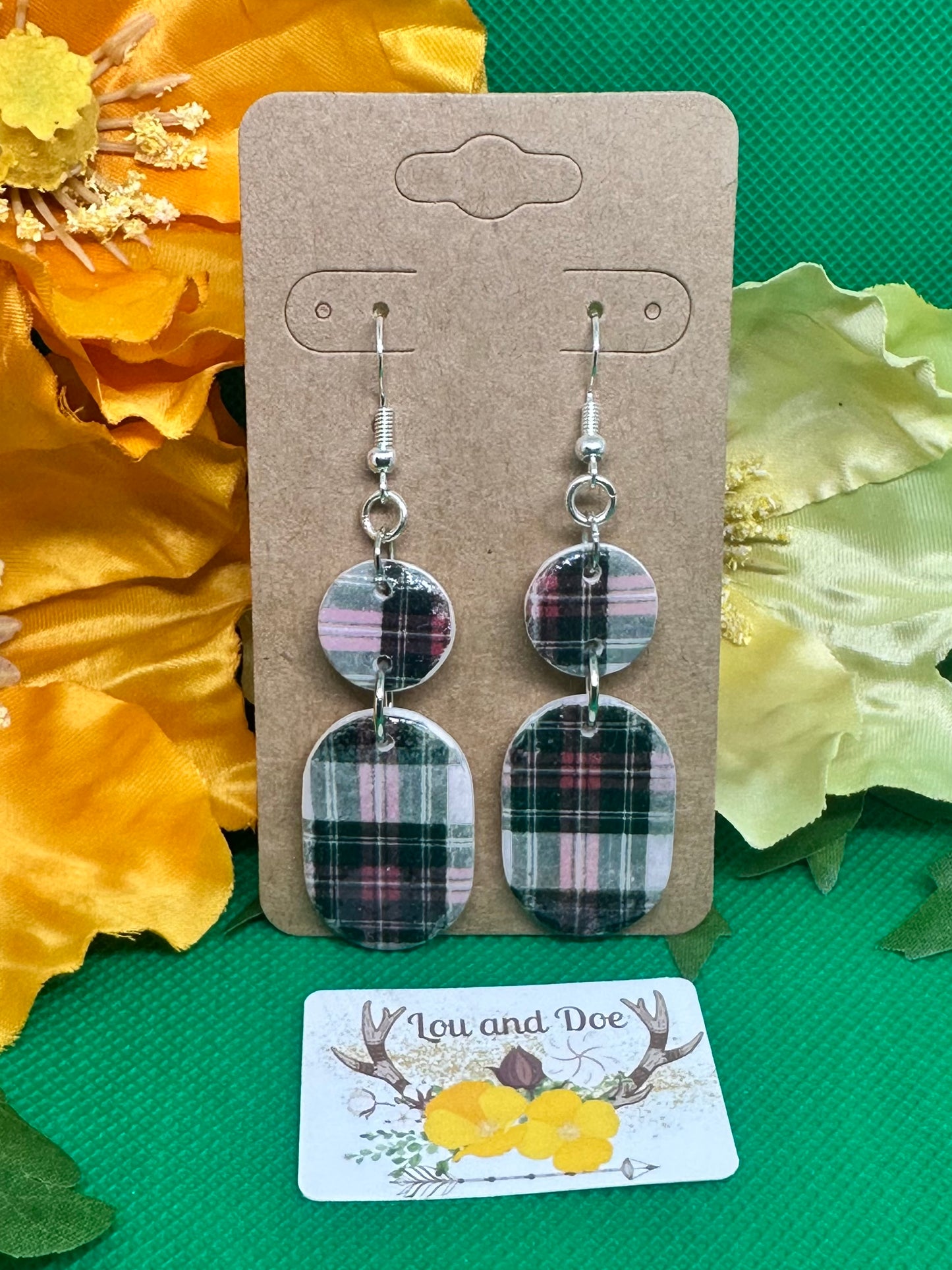 🧣Vintage plaid inspired dangle earrings on silver shepherds hooks🧣