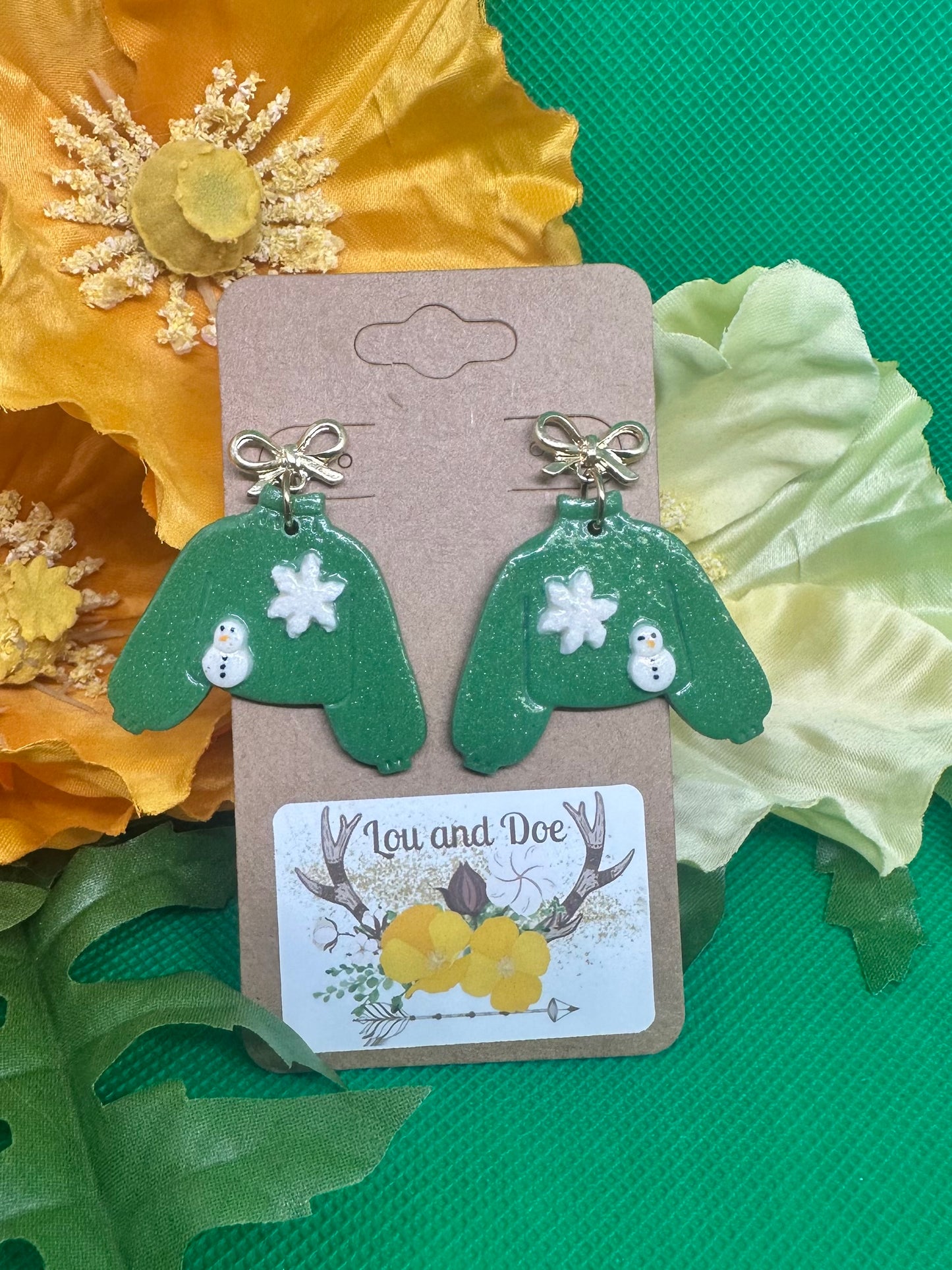 🧤green holiday sweater dangle earrings on gold bow findings🧤