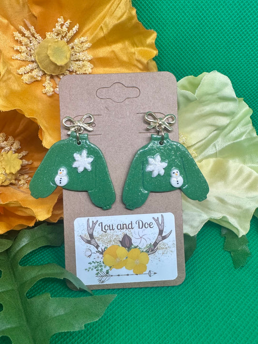 🧤green holiday sweater dangle earrings on gold bow findings🧤