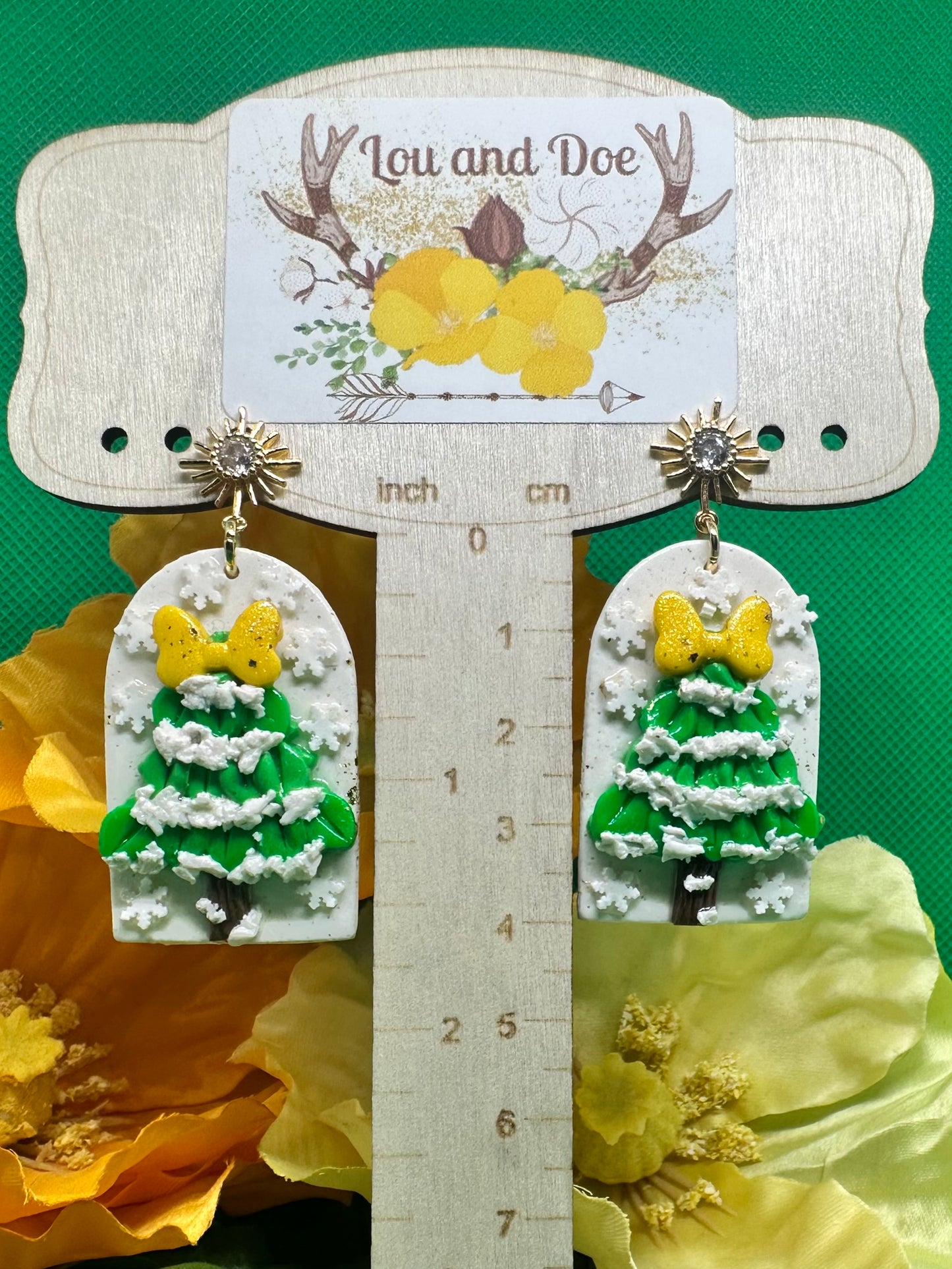 🌲holiday tree with bow and snow dangle earrings on gold findings 🌲